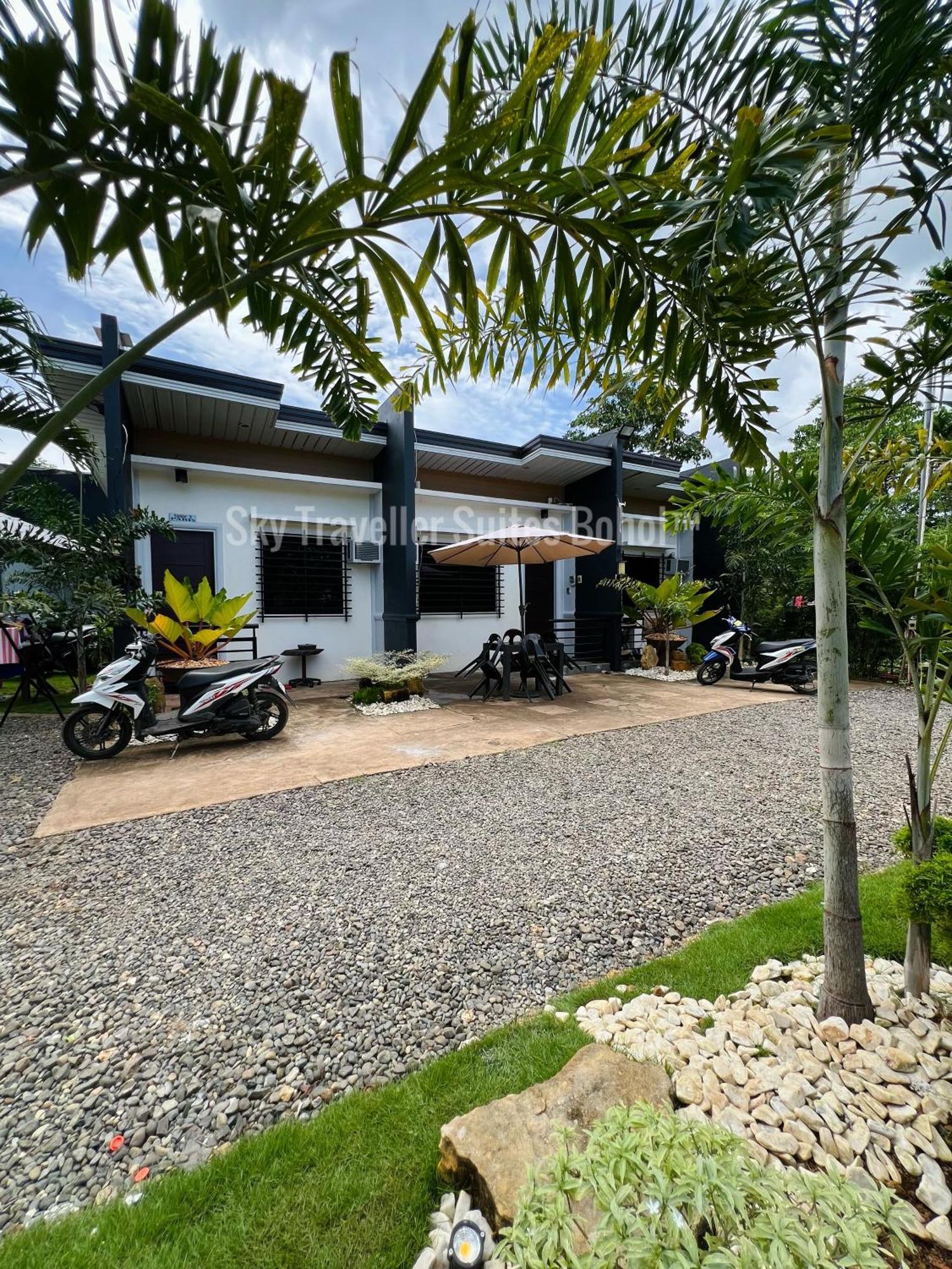 Sky Traveller Suites Panglao Exterior foto